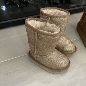 UGG gold glitter Sparkly Brown Boots size 6 toddler